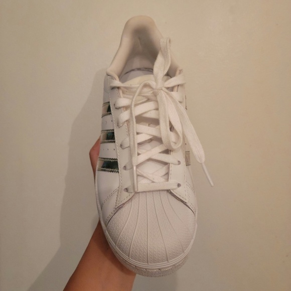 RARE Adidas Superstar J Shell Toe Tennis Sneakers, youth size 4 (women's… - Picture 8 of 15